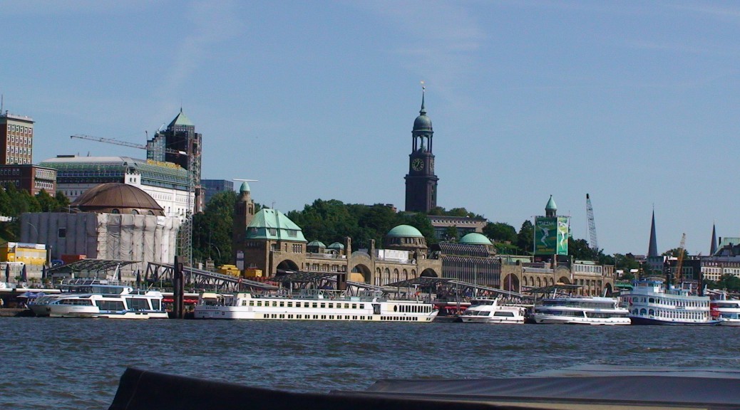 Hafen Hamburg mit Sankt Michaelis