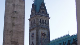 Rathhaus mit Mahnmal